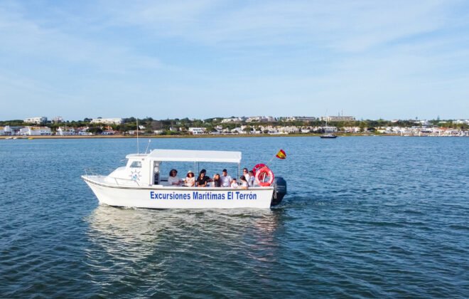 foto barco en rio piedras